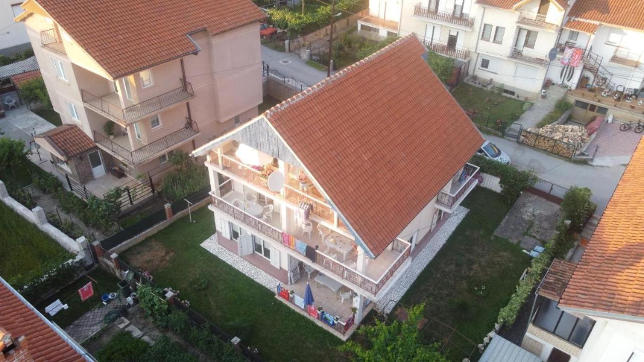 Villa Lakeview Paradise Pestani Ngoại thất bức ảnh