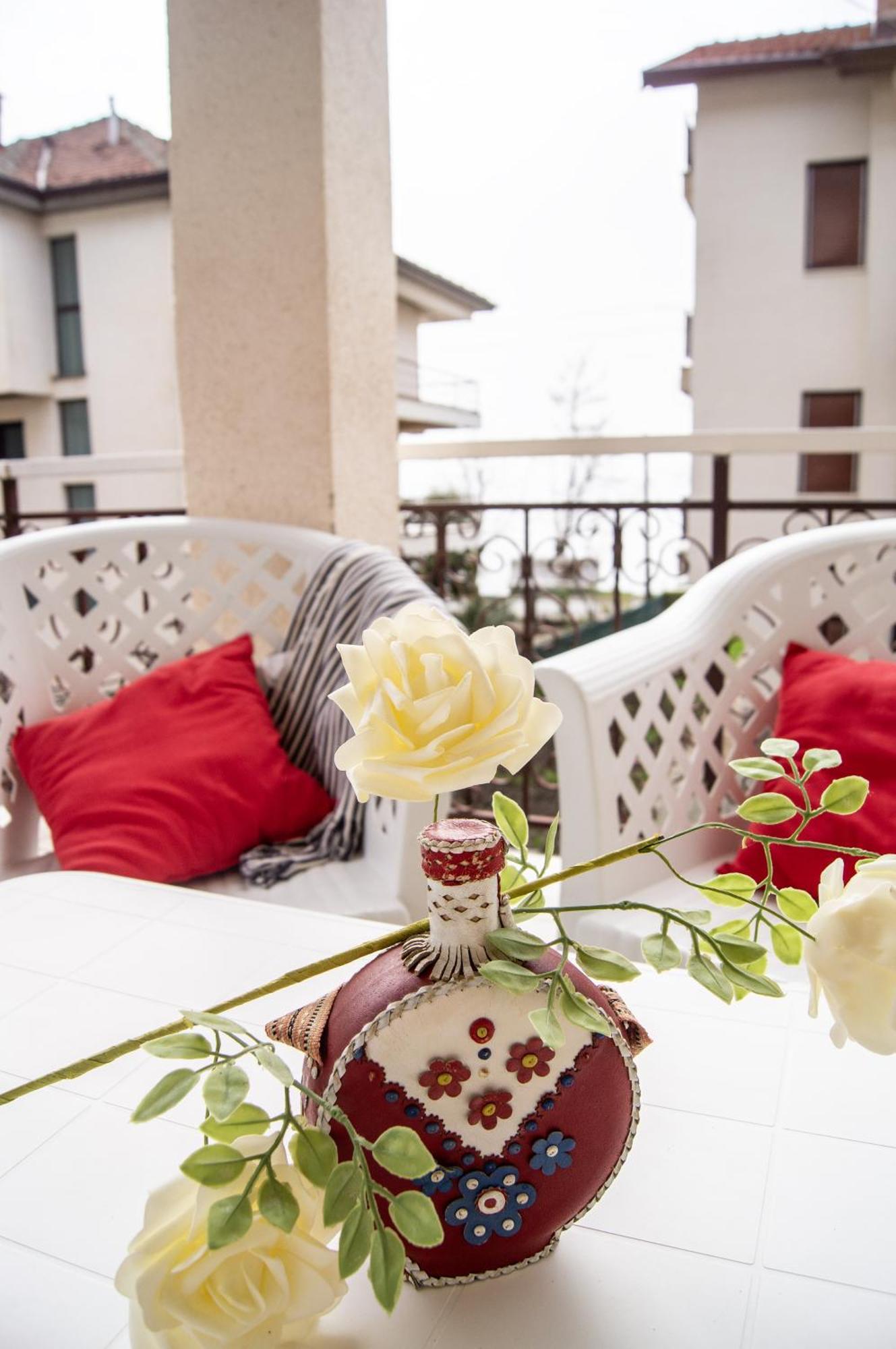 Villa Lakeview Paradise Pestani Ngoại thất bức ảnh