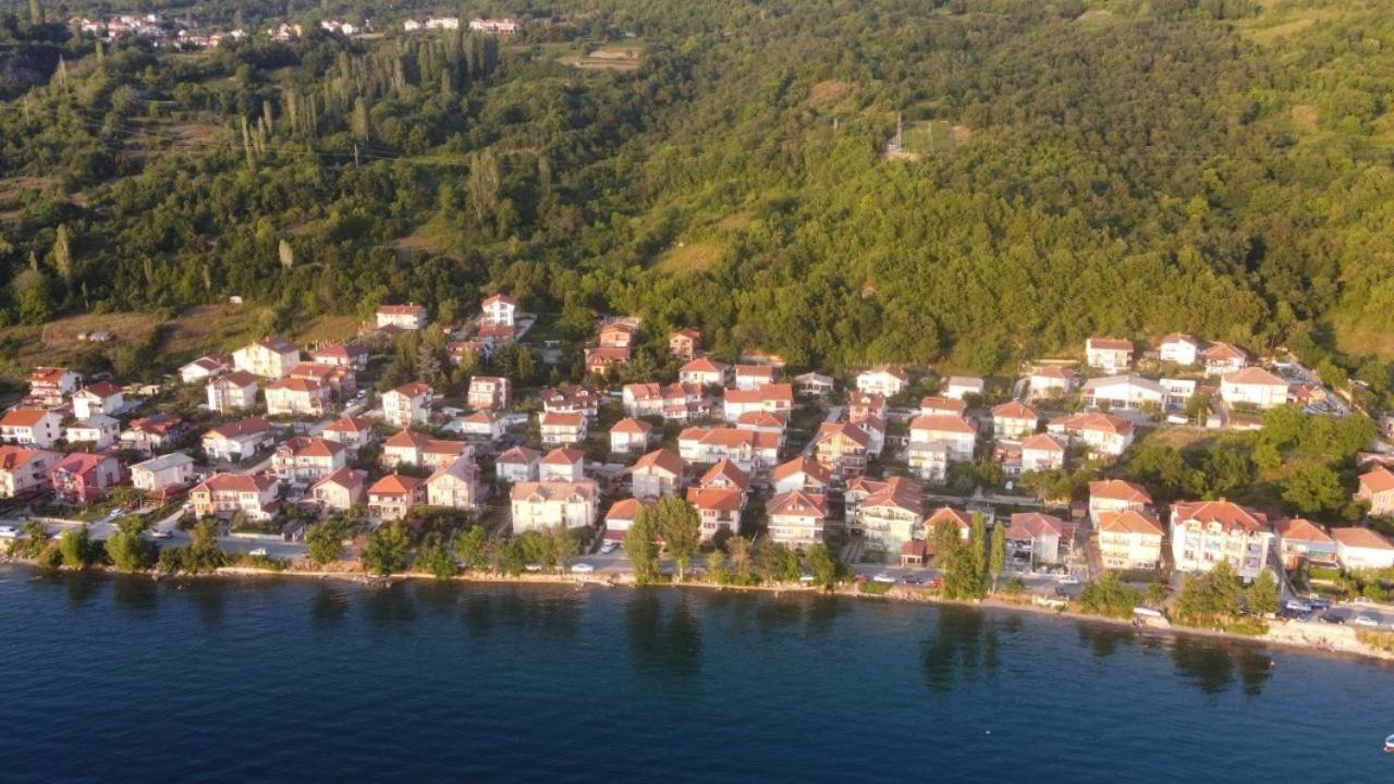 Villa Lakeview Paradise Pestani Ngoại thất bức ảnh