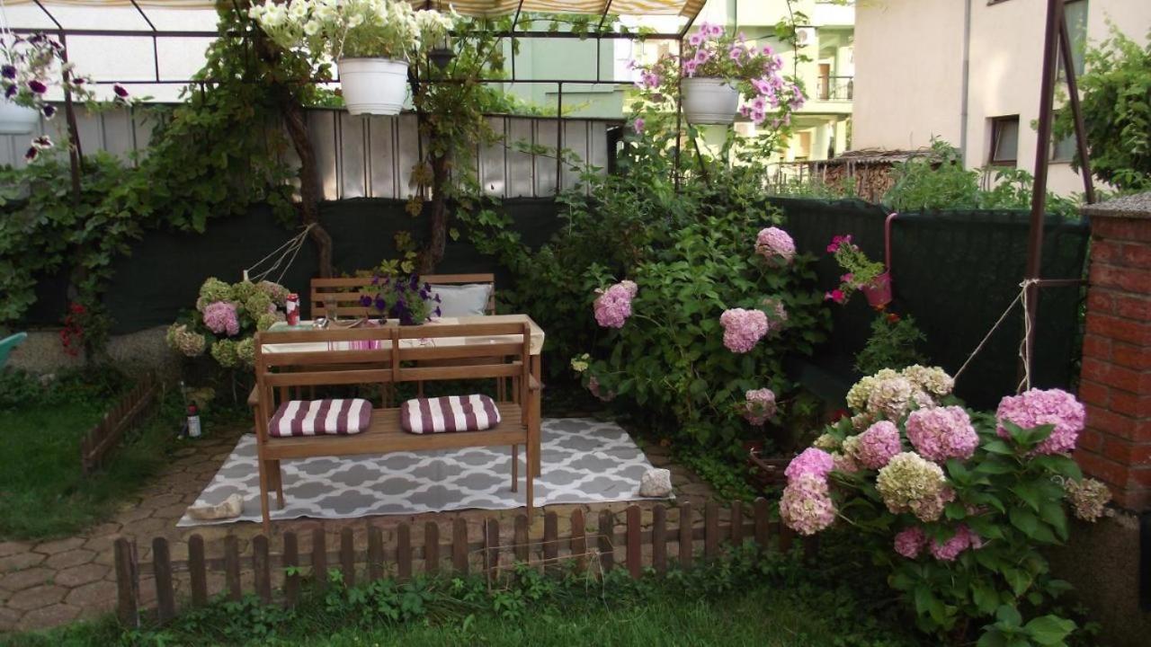 Villa Lakeview Paradise Pestani Ngoại thất bức ảnh