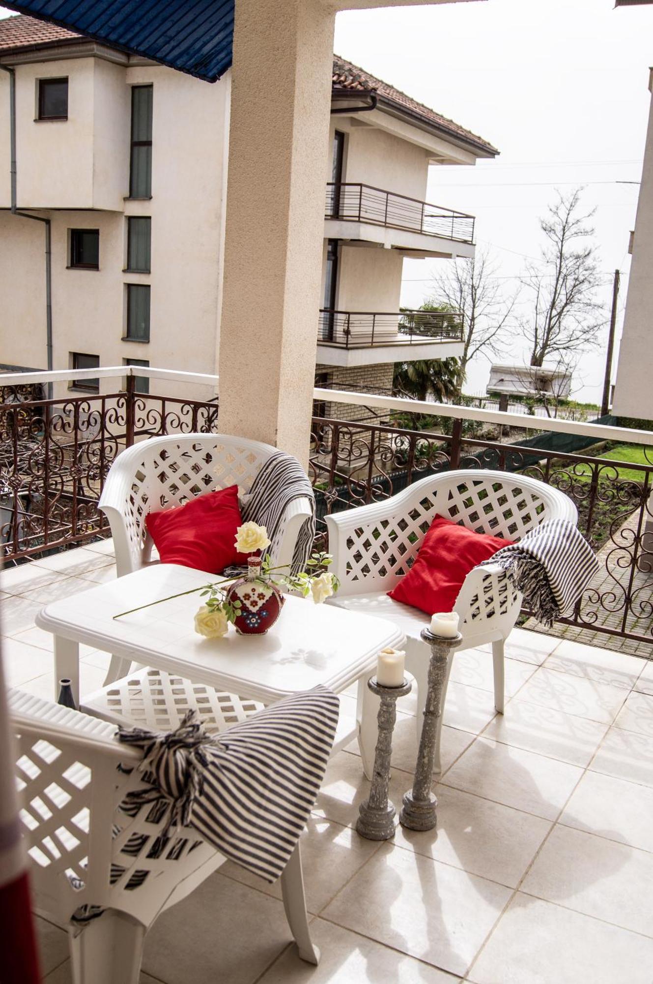 Villa Lakeview Paradise Pestani Ngoại thất bức ảnh