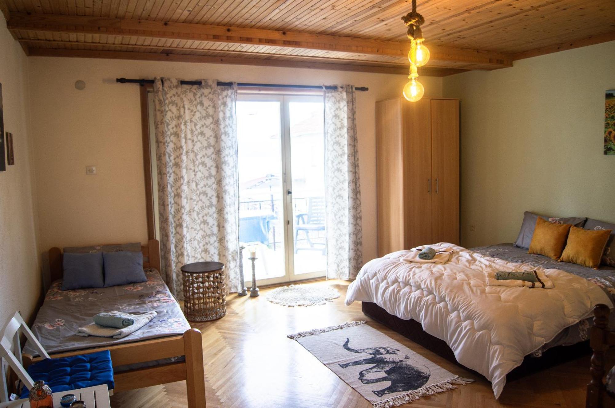 Villa Lakeview Paradise Pestani Ngoại thất bức ảnh